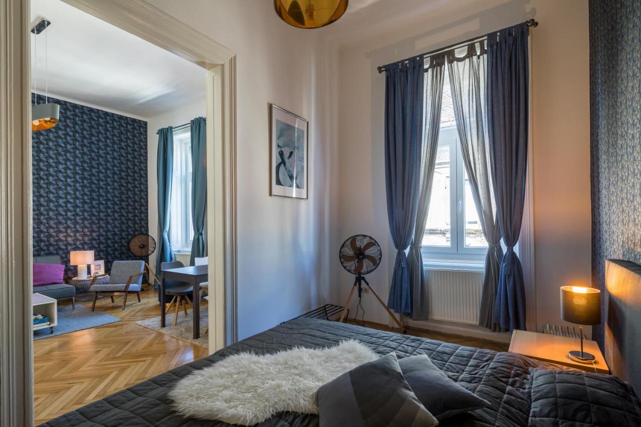 Double Blue In Downtown Appartement Boedapest